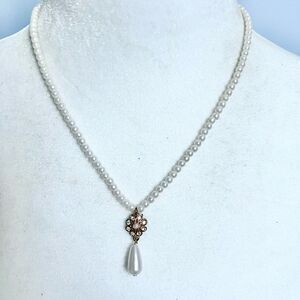 Elegant formal pearl sparkle necklace